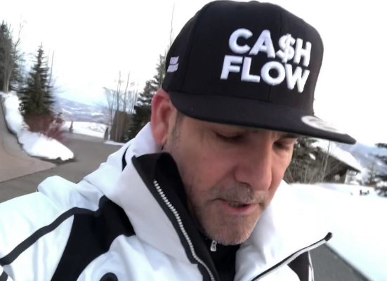 man-with-cash-flow-hat