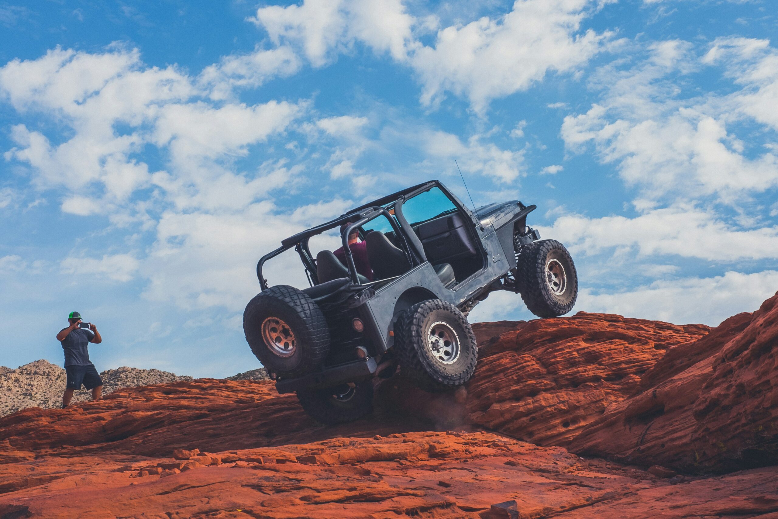 Traction Book Summary: Takeaways for Business Excellence