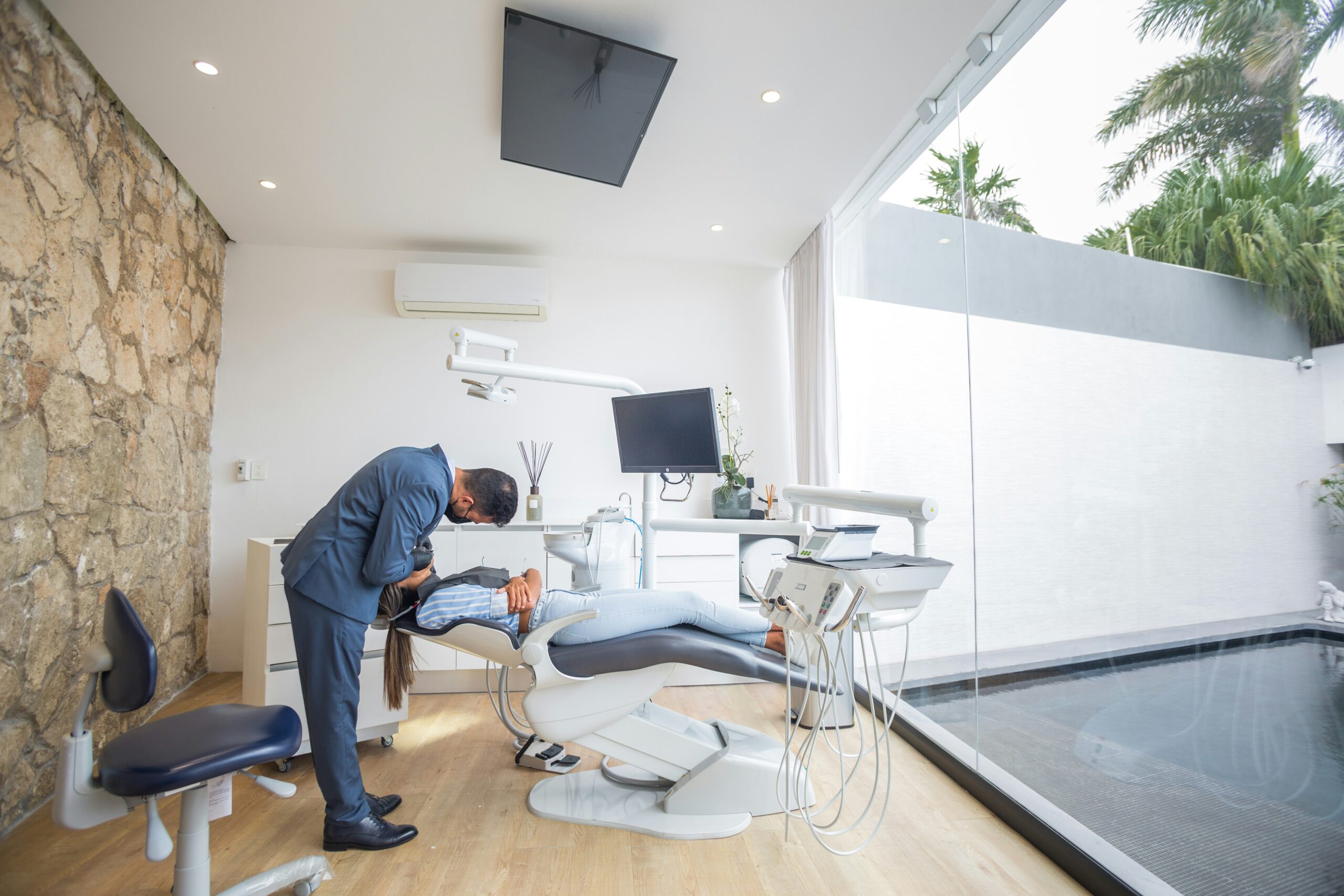 Associate Dentist Vs Dentist